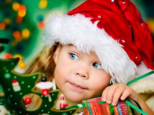 <b>Happy Christmas girl child  for blackberry wallpa</b>